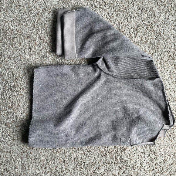 SHOP CLOSING / FINAL PRICE: UO Jax Inside Out Notch Neck Top - Picture 5 of 6